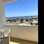 Ocean Eyes. Amazing 180º View Of The Sea And דירה